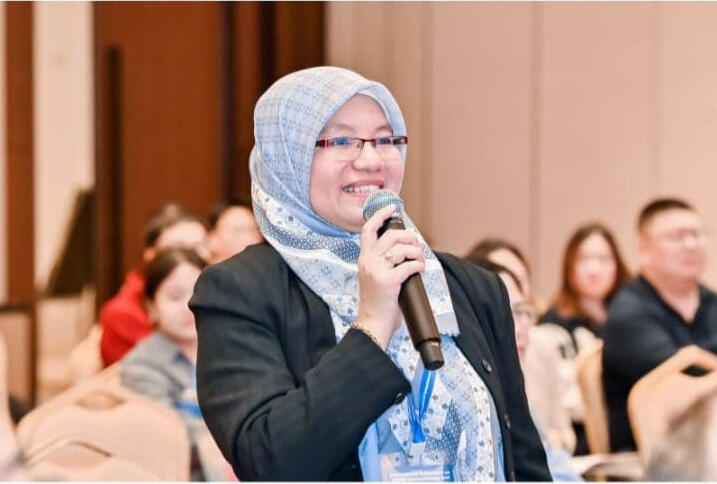 Associate Professor Dr. Rohimah Mohamud at an international scientific conference in Macau, 2025. Associate Professor Dr. Rohimah Mohamud delivering a presentation at an international academic conference in Macau, sharing expertise in immunology, flow cytometry, and translational biomedical research. The session highlights her work on immune profiling,